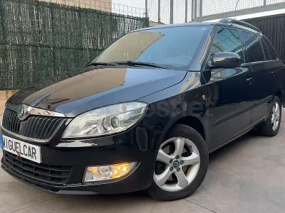 Usado Skoda Fabia Elegance 105 CV (77 kW) 2013 Negro Berlina