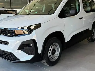 Nuevo Peugeot Rifter Business-Line 99 CV (72 kW) 2025 Pintura blanco icy Monovolumen