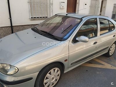 Usado Renault Mégane II Expression 110 CV (80 kW) 2002 Gris / plata Berlina
