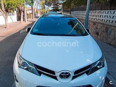 Usado Toyota Auris Active 132 CV (97 kW) 2014 Blanco Berlina