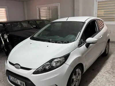 Usado Ford Fiesta Trend 68 CV (50 kW) 2009 Blanco Berlina