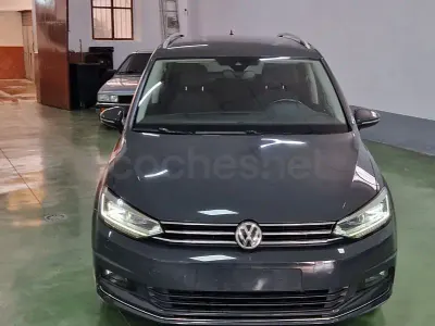Usado VW Touran Sportline 150 CV (110 kW) 2020 Gris / plata Monovolumen