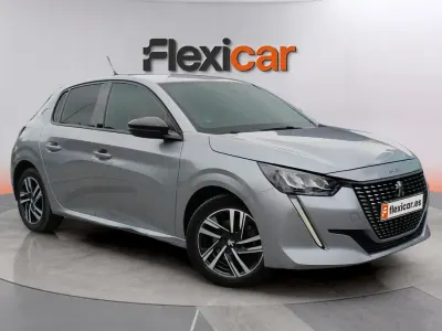 Usado Peugeot 208 Allure 101 CV (74 kW) 2023 Gris Utilitario