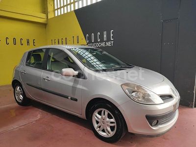 Gris / plata Usado 2005 Renault Clio II Privilege Berlina | 2980 € (Caro)
