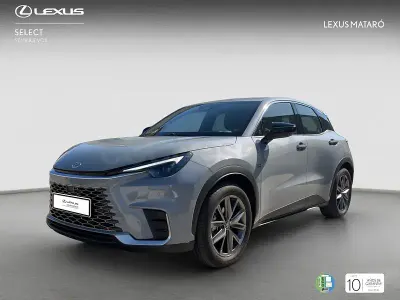 Usado Lexus LBX 136 CV (100 kW) 2025 Gris / plata SUV