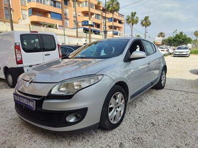 Usado Renault Mégane Business 110 CV (80 kW) 2012 Gris / plata Berlina
