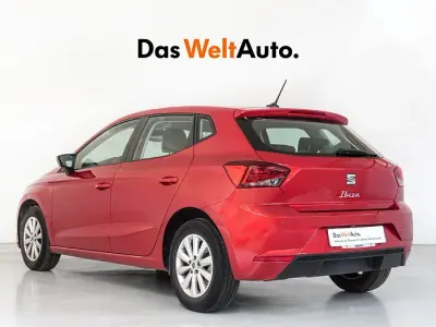 Usado Seat Ibiza Style Plus 110 CV (80 kW) 2021 Rojo Utilitario