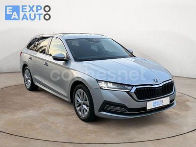 Gris / plata Usado 2021 Skoda Octavia Ambition Familiar | 20.475 € (Precio justo)