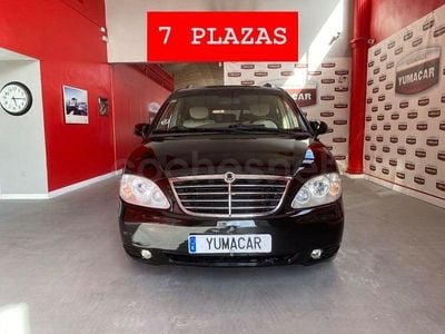 Usado Ssangyong (KGM) Rodius 165 CV (121 kW) 2009 Rojo Monovolumen