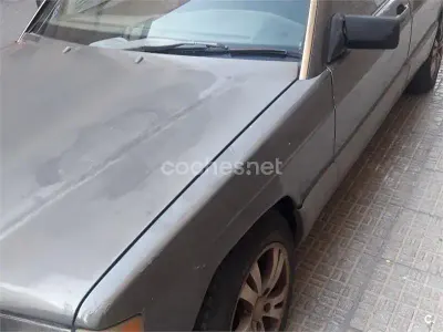 Usado Mercedes 190 94 CV (69 kW) 1991 Gris / plata Berlina