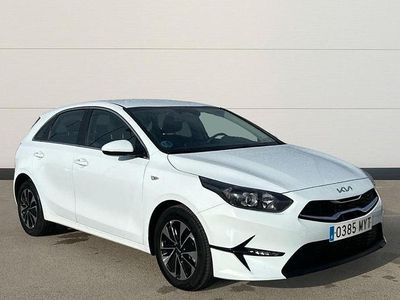 Blanco Usado 2025 Kia Ceed Utilitario | 22.500 € (Un poco caro)