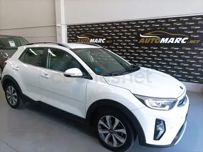 Usado Kia Stonic 120 CV (88 kW) 2021 Blanco SUV