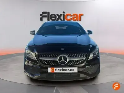 Usado Mercedes CLA200 Shooting Brake 136 CV (100 kW) 2018 Negro Familiar