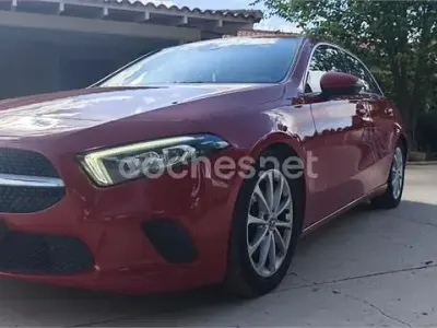 Usado Mercedes A180 109 CV (80 kW) 2019 Rojo Berlina