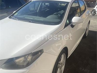 Usado Seat Ibiza Reference 90 CV (66 kW) 2011 Blanco Berlina