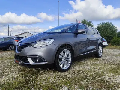 Usado Renault Grand Scénic IV Zen 120 CV (88 kW) 2019 Gris / plata Monovolumen