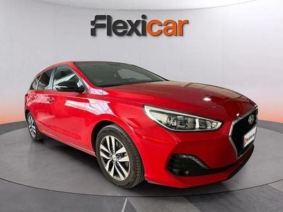 Usado Hyundai i30 GO! 121 CV (88 kW) 2019 Rojo Familiar