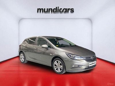 Usado Opel Astra Dynamic 125 CV (91 kW) 2018 Gris Berlina