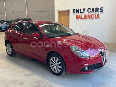 Rojo Usado 2017 Alfa Romeo Giulietta Utilitario | 9890 € (Precio justo)