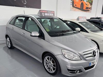 Usado Mercedes B180 109 CV (80 kW) 2012 Gris / plata Monovolumen