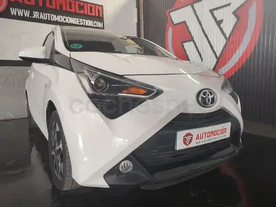 Usado Toyota Aygo X-play 72 CV (52 kW) 2021 Blanco Utilitario