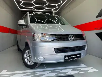 Usado VW Multivan Comfortline 140 CV (102 kW) 2012 Gris / plata Monovolumen