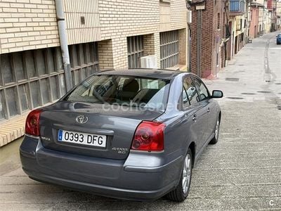 Usado Toyota Avensis Executive 116 CV (85 kW) 2005 Gris / plata Berlina