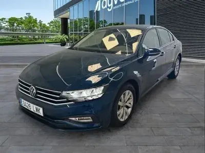 Usado VW Passat Business 122 CV (89 kW) 2022 Azul Familiar