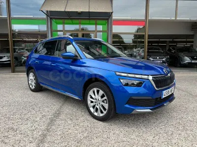 Usado Skoda Kamiq Ambition 110 CV (80 kW) 2022 Azul SUV