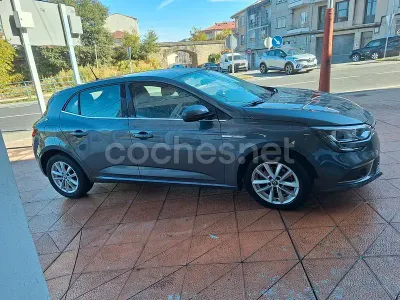 Usado Renault Mégane Bose Edition 110 CV (80 kW) 2016 Violeta / lila Berlina