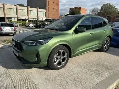 Usado Ford Kuga ST-Line 180 CV (132 kW) 2025 Verde SUV