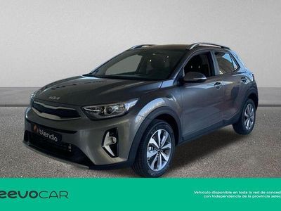 Usado Kia Stonic 100 CV (73 kW) 2025 Gris SUV