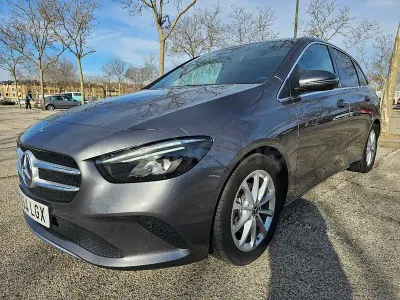 Usado Mercedes B180 116 CV (85 kW) 2020 Gris / plata Utilitario