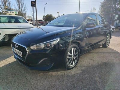 Usado Hyundai i30 GO! 110 CV (80 kW) 2018 Negro Berlina