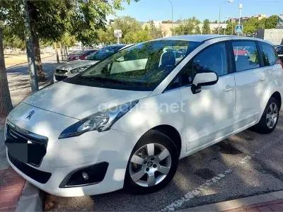 Usado Peugeot 5008 Active 115 CV (84 kW) 2013 Blanco Monovolumen