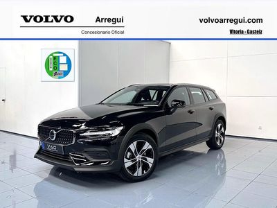 Negro Nuevo 2025 Volvo V60 CC Plus Familiar | 48.990 € (Caro)