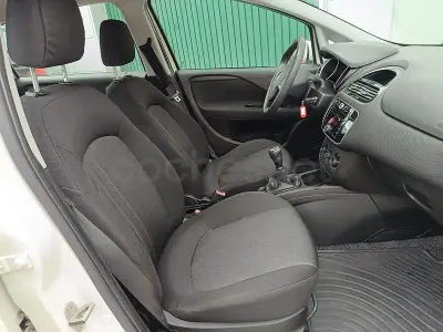 Usado Fiat Punto Pop 75 CV (55 kW) 2015 Blanco Utilitario