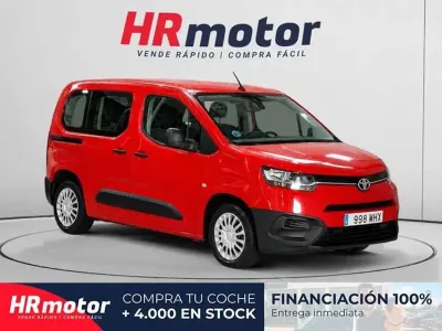 Usado Toyota Proace City City 131 CV (96 kW) 2023 Rojo Monovolumen