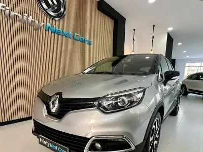 Usado Renault Captur Intens 90 CV (66 kW) 2017 Gris / plata SUV