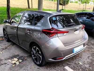 Toyota Auris Hybrid