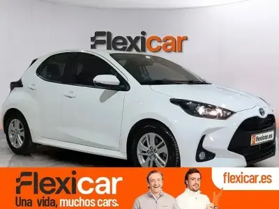 Usado Toyota Yaris Active 116 CV (85 kW) 2022 Blanco Utilitario