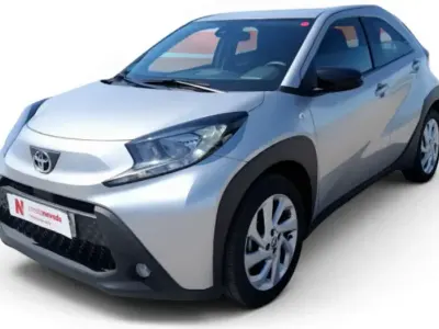 Usado Toyota Aygo X Play 72 CV (52 kW) 2023 Gris SUV