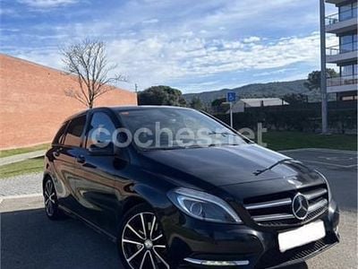 Usado Mercedes B220 AMG line 177 CV (130 kW) 2015 Negro Monovolumen
