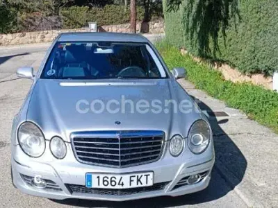 Usado Mercedes E320 Avantgarde 224 CV (164 kW) 2007 Gris / plata Berlina