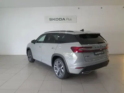 Usado Skoda Kodiaq SportLine 193 CV (141 kW) 2026 Gris SUV