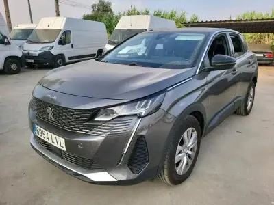 Usado Peugeot 3008 Active 130 CV (95 kW) 2022 Marrón SUV