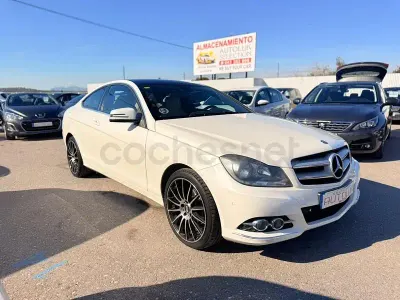Usado Mercedes C220 170 CV (125 kW) 2014 Blanco Coupe