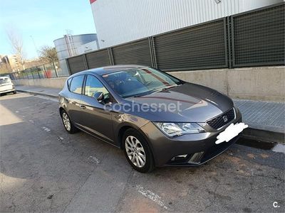 Usado Seat Leon Style 105 CV (77 kW) 2015 Gris / plata Berlina