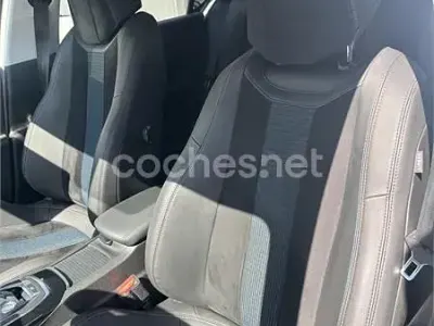Usado Peugeot 308 130 CV (95 kW) 2019 Blanco Berlina