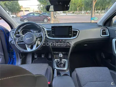 Usado Kia Ceed 136 CV (100 kW) 2023 Azul Utilitario
